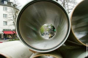 gestapelte Abwasserrohre
